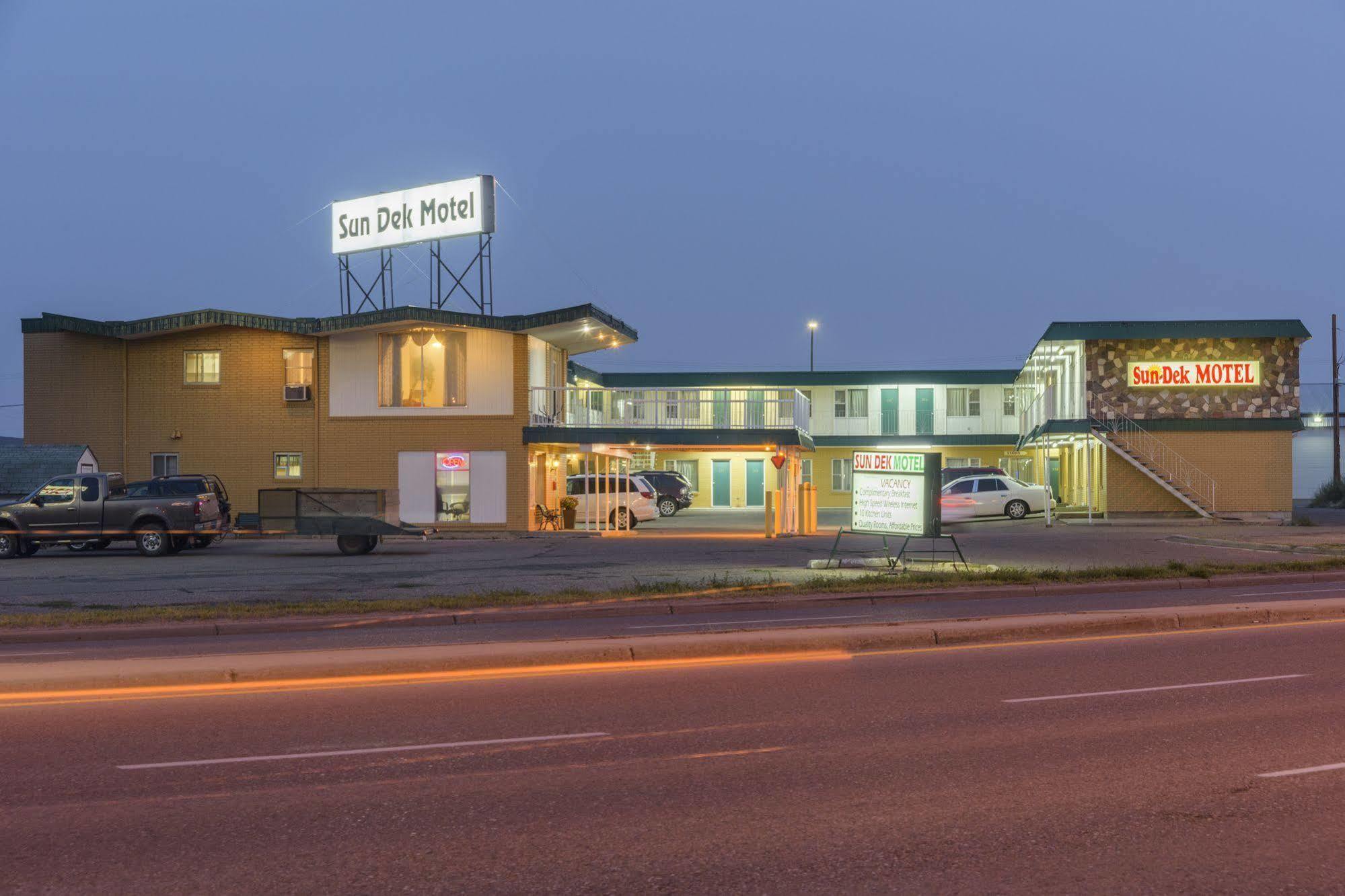 Sun-Dek Motel Medicine Hat Extérieur photo