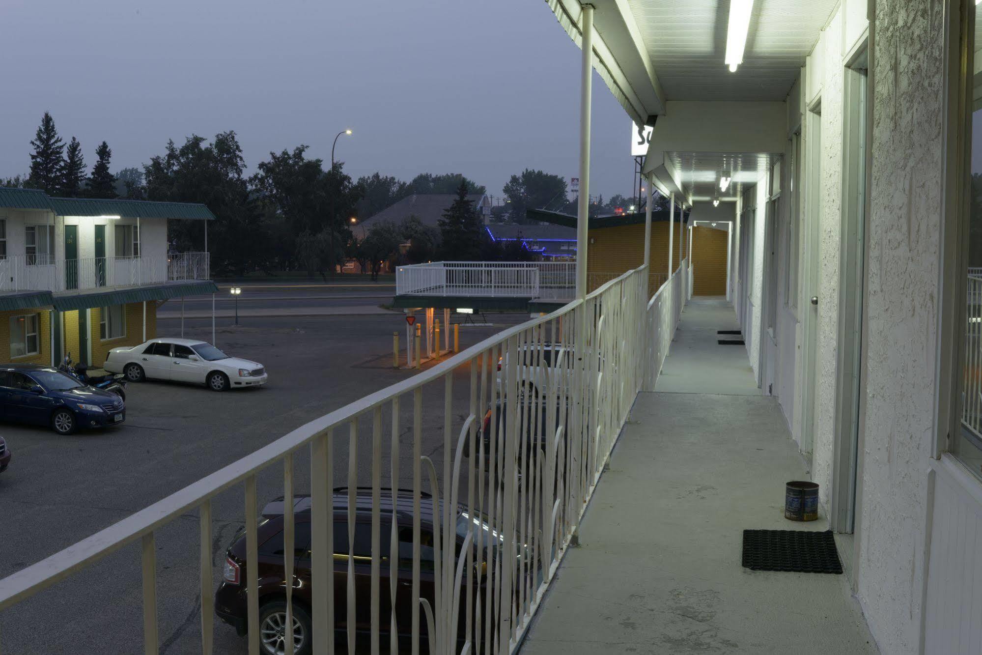 Sun-Dek Motel Medicine Hat Extérieur photo