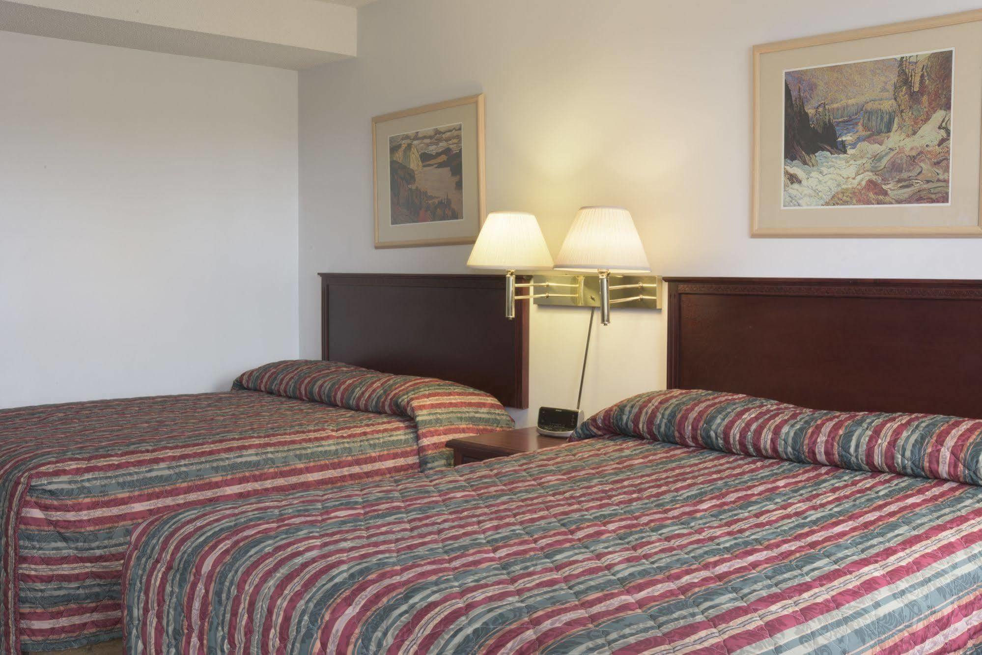 Sun-Dek Motel Medicine Hat Extérieur photo