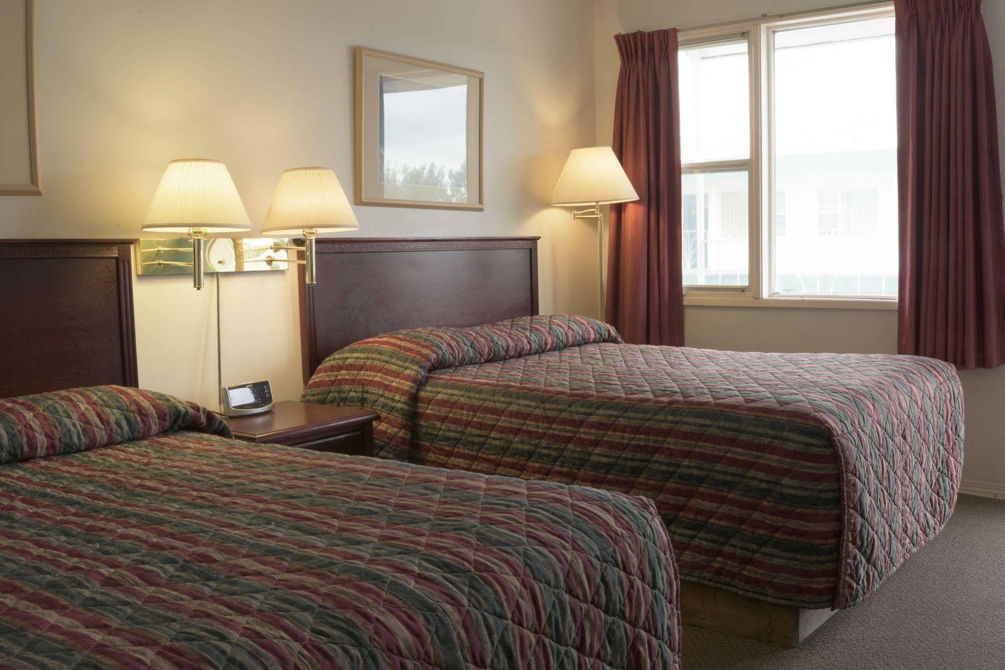 Sun-Dek Motel Medicine Hat Extérieur photo