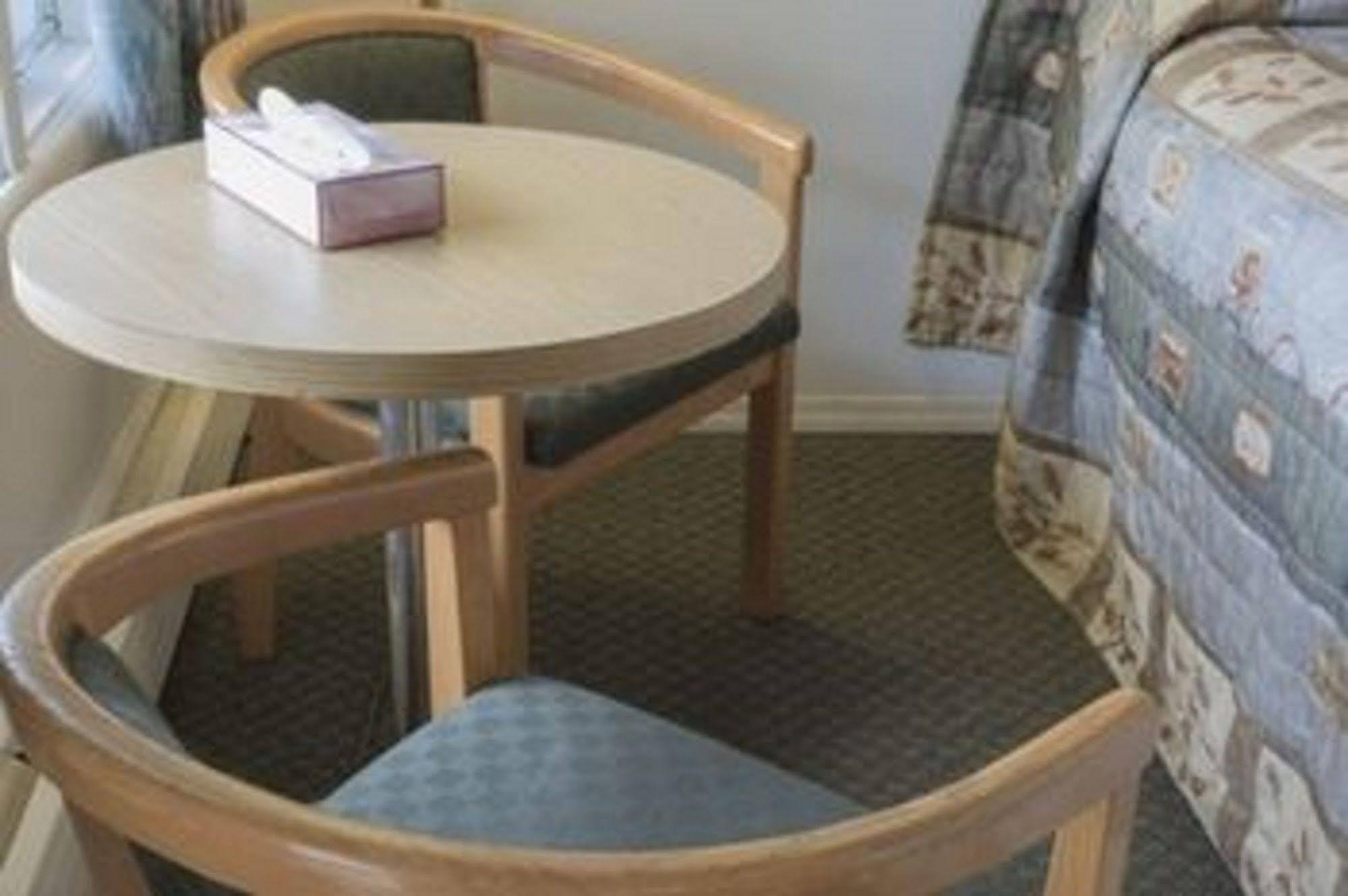 Sun-Dek Motel Medicine Hat Extérieur photo