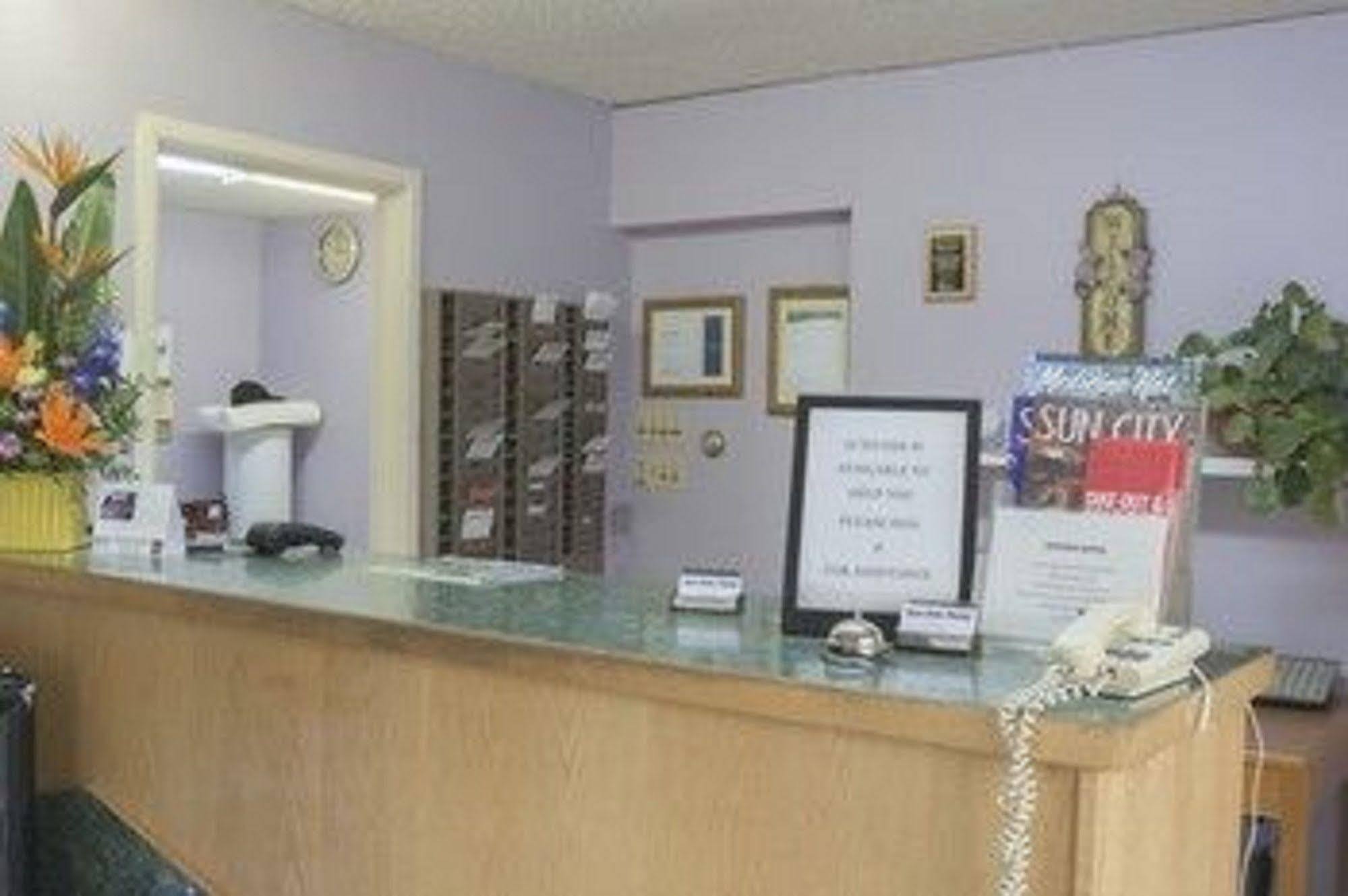 Sun-Dek Motel Medicine Hat Extérieur photo