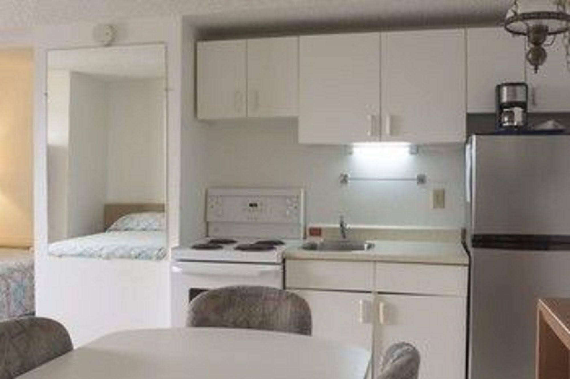 Sun-Dek Motel Medicine Hat Extérieur photo