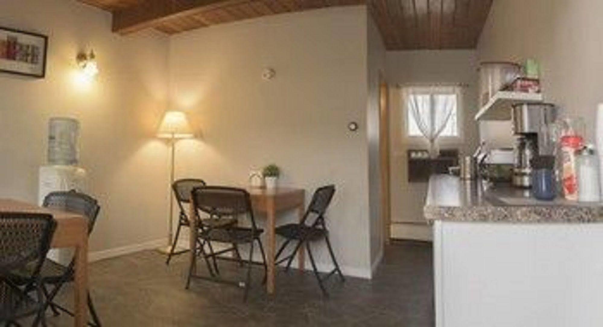 Sun-Dek Motel Medicine Hat Extérieur photo