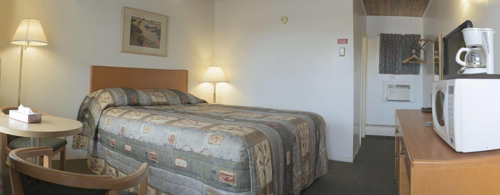 Sun-Dek Motel Medicine Hat Extérieur photo